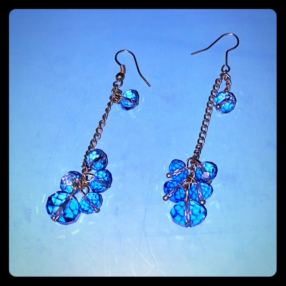 Cute dangle blue crystals. So cute. Ready to pass